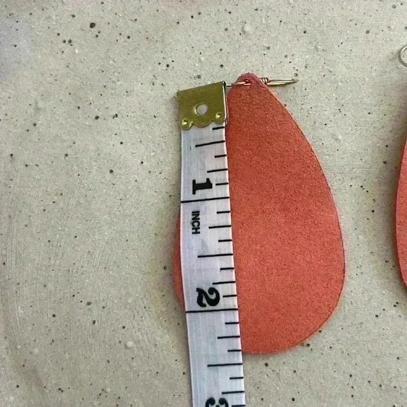 Nickel and suede pink tear drop earrings - Picture 5 of 5